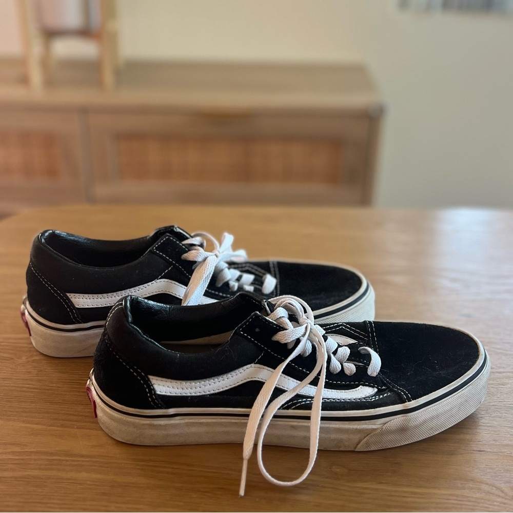 Vans sneakers / tennis shoes